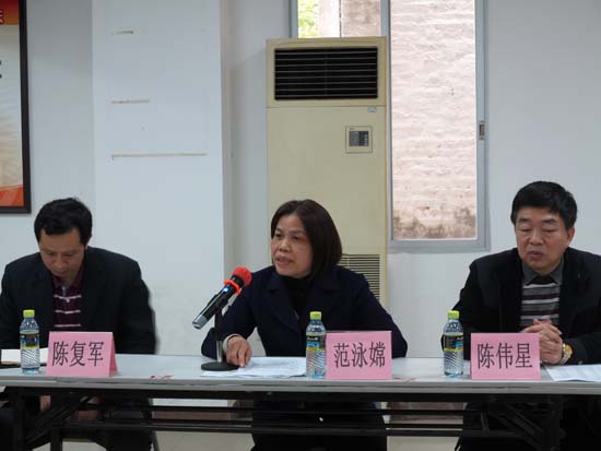 區(qū)人大常委會(huì)副主任、區(qū)總工會(huì)主席范泳嫦總結(jié)講話 