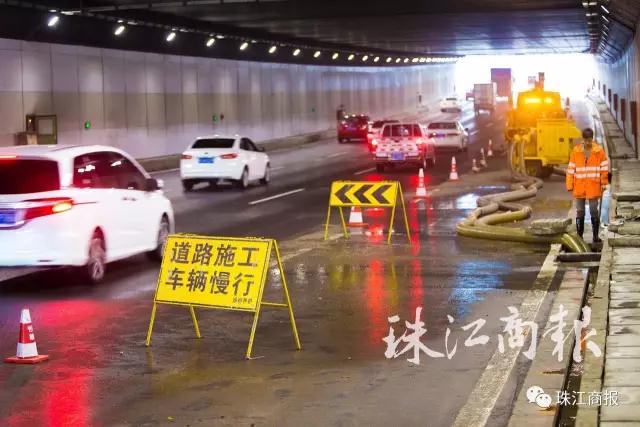 三業(yè)科技泵車(chē)出場(chǎng)，2小時(shí)抽排完隧道積水。